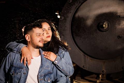 As melhores ideias e inspirações criativas de fotos para ensaio pré wedding na Maria Fumaça de São Roque'