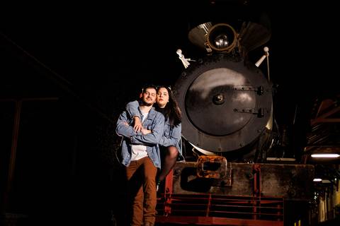 As melhores ideias e inspirações criativas de fotos para ensaio pré wedding na Maria Fumaça de São Roque'