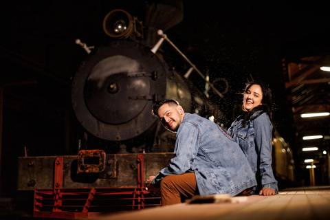 As melhores ideias e inspirações criativas de fotos para ensaio pré wedding na Maria Fumaça de São Roque'