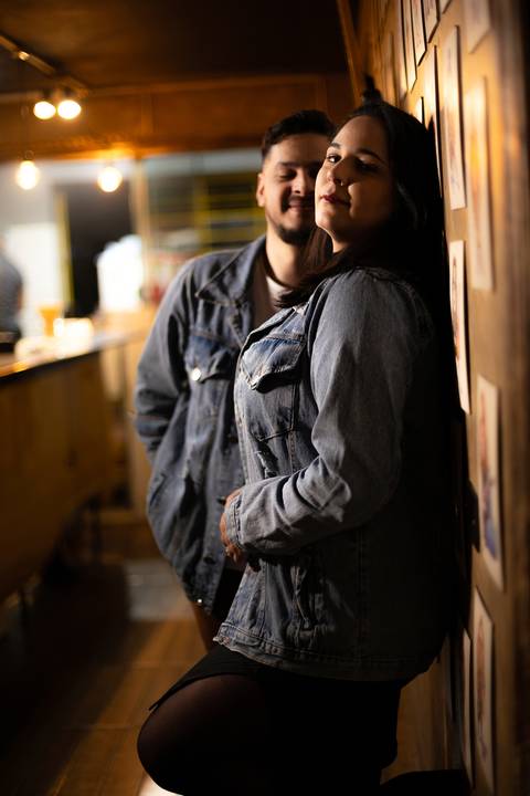 As melhores ideias e inspirações criativas de fotos para ensaio pré wedding na Hamburgueria em Sâo Roque'