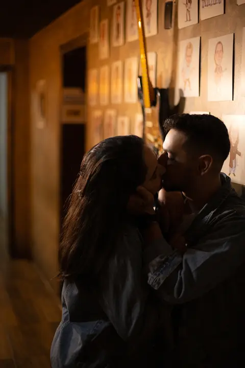 As melhores ideias e inspirações criativas de fotos para ensaio pré wedding na Hamburgueria em Sâo Roque'