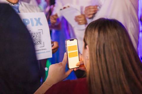 As melhores ideias e inspirações criativas de fotos de casamento no Cedrom Espaço de Eventos 
'