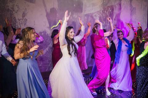 As melhores ideias e inspirações criativas de fotos de casamento no Cedrom Espaço de Eventos 
'