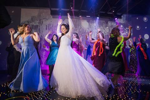 As melhores ideias e inspirações criativas de fotos de casamento no Cedrom Espaço de Eventos 
'