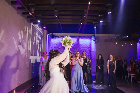 As melhores ideias e inspirações criativas de fotos de casamento no Cedrom Espaço de Eventos 
'