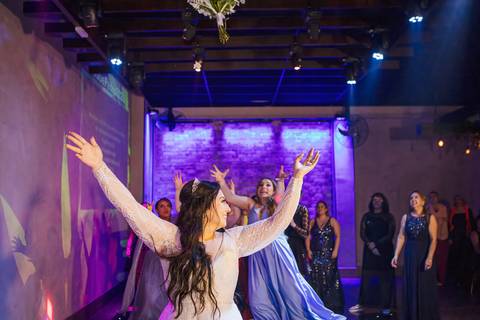 As melhores ideias e inspirações criativas de fotos de casamento no Cedrom Espaço de Eventos 
'