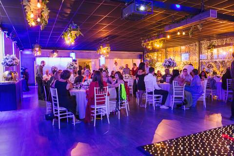 As melhores ideias e inspirações criativas de fotos de casamento no Cedrom Espaço de Eventos 
'