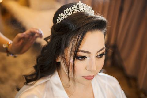 As melhores ideias e inspirações criativas de fotos do making of da noiva no The Loft - Salão de Beleza'