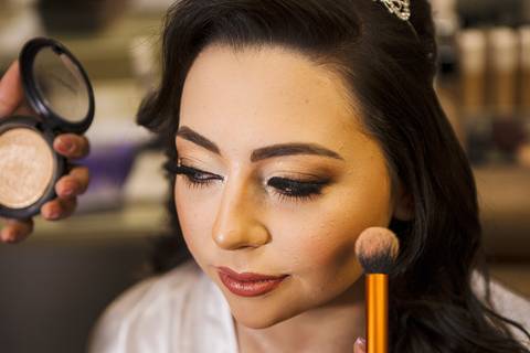 As melhores ideias e inspirações criativas de fotos do making of da noiva no The Loft - Salão de Beleza'