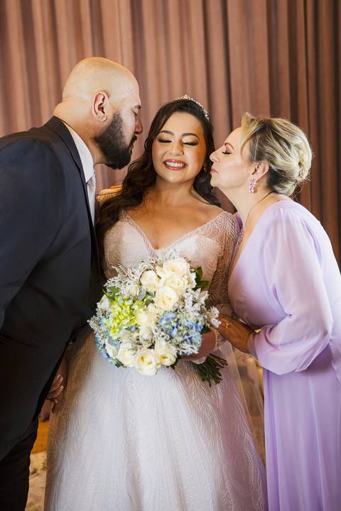 As melhores ideias e inspirações criativas de fotos do making of da noiva no The Loft - Salão de Beleza'