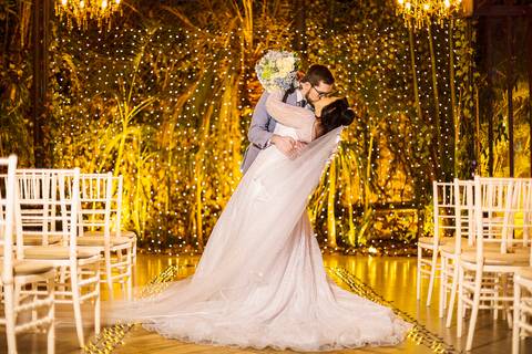 As melhores ideias e inspirações criativas de fotos de casamento no Cedrom Espaço de Eventos 
'