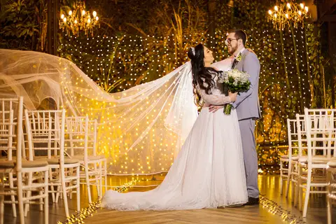 As melhores ideias e inspirações criativas de fotos de casamento no Cedrom Espaço de Eventos 
'