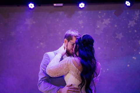 As melhores ideias e inspirações criativas de fotos de casamento no Cedrom Espaço de Eventos 
'