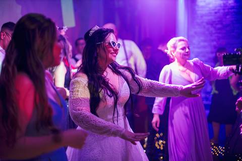 As melhores ideias e inspirações criativas de fotos de casamento no Cedrom Espaço de Eventos 
'