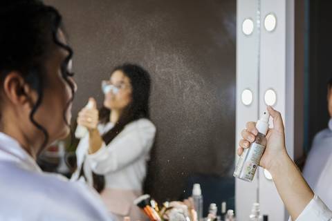 As melhores ideias e inspirações criativas de fotos do making of da noiva no espaço Espaço Karine Leitte'