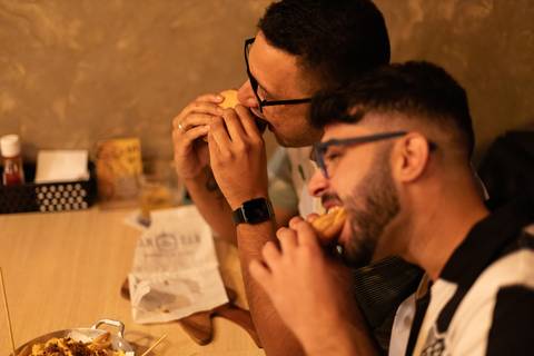 As melhores ideias e inspirações criativas de fotos para ensaio pré wedding no barzinho em São Roque '