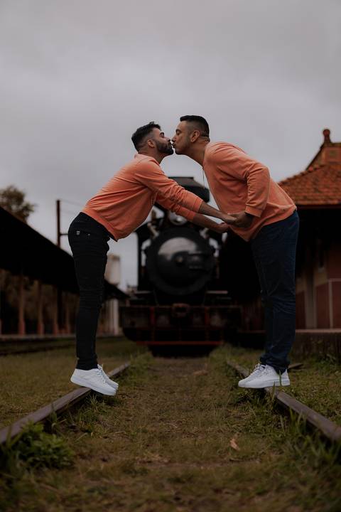 As melhores ideias e inspirações criativas de fotos para ensaio pré wedding na Maria Fumaça em São Roque '