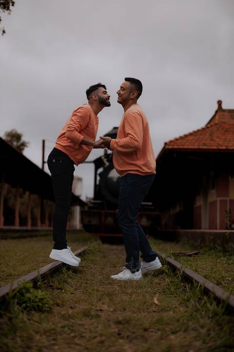 As melhores ideias e inspirações criativas de fotos para ensaio pré wedding na Maria Fumaça em São Roque '