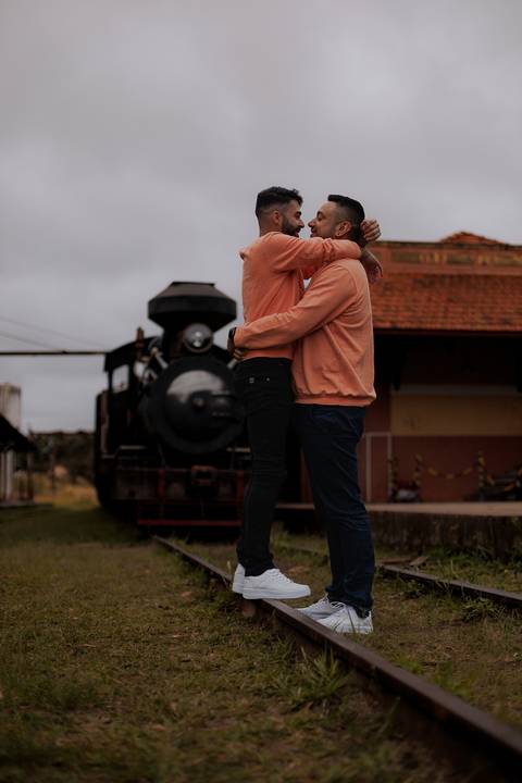 As melhores ideias e inspirações criativas de fotos para ensaio pré wedding na Maria Fumaça em São Roque '