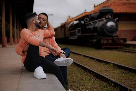 As melhores ideias e inspirações criativas de fotos para ensaio pré wedding na Maria Fumaça em São Roque '