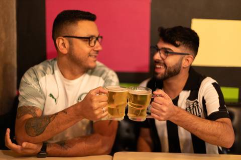 As melhores ideias e inspirações criativas de fotos para ensaio pré wedding no barzinho em São Roque '