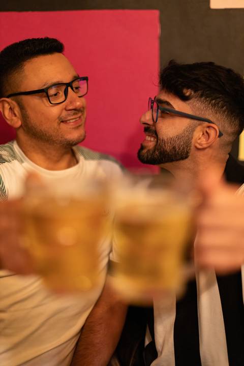 As melhores ideias e inspirações criativas de fotos para ensaio pré wedding no barzinho em São Roque '