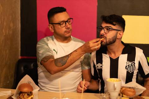 As melhores ideias e inspirações criativas de fotos para ensaio pré wedding no barzinho em São Roque '