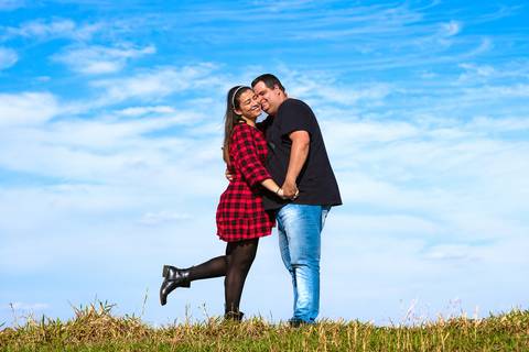 As melhores ideias e inspirações criativas de fotos para ensaio pré wedding no Morro do Capuava - Pirapora do Bom Jesus'