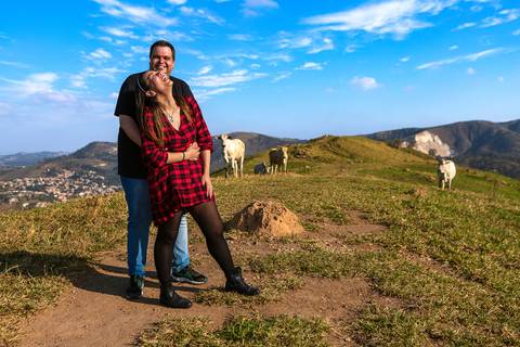 As melhores ideias e inspirações criativas de fotos para ensaio pré wedding no Morro do Capuava - Pirapora do Bom Jesus'