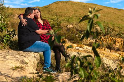 As melhores ideias e inspirações criativas de fotos para ensaio pré wedding no Morro do Capuava - Pirapora do Bom Jesus'