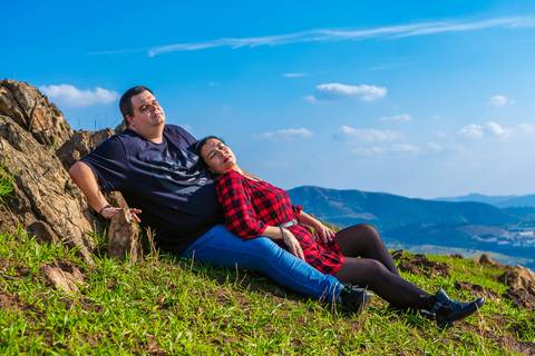 As melhores ideias e inspirações criativas de fotos para ensaio pré wedding no Morro do Capuava - Pirapora do Bom Jesus'