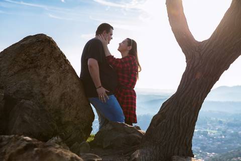 As melhores ideias e inspirações criativas de fotos para ensaio pré wedding no Morro do Capuava - Pirapora do Bom Jesus'