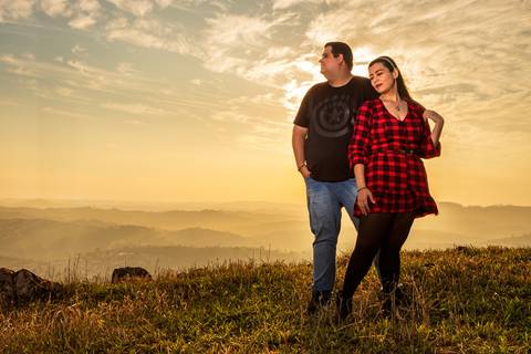 As melhores ideias e inspirações criativas de fotos para ensaio pré wedding no Morro do Capuava - Pirapora do Bom Jesus'