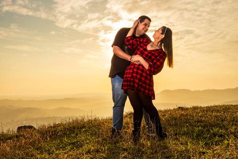 As melhores ideias e inspirações criativas de fotos para ensaio pré wedding no Morro do Capuava - Pirapora do Bom Jesus'