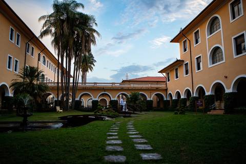 As melhores ideias e inspirações criativas de fotos para ensaio pré wedding no Mosteiro de Itaici - Indaiatuba'