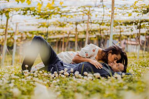 As melhores ideias e inspirações de fotos criativas para ensaio pré wedding na Vila Don Patto em São Roque'