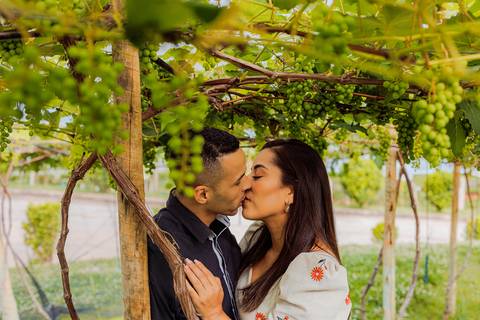 As melhores ideias e inspirações de fotos criativas para ensaio pré wedding na Vila Don Patto em São Roque'