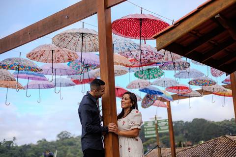 As melhores ideias e inspirações de fotos criativas para ensaio pré wedding na Vila Don Patto em São Roque'