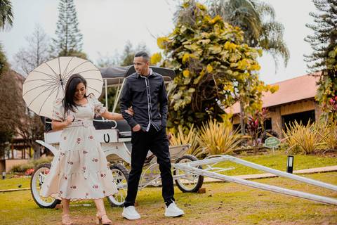 As melhores ideias e inspirações de fotos criativas para ensaio pré wedding na Vila Don Patto em São Roque'
