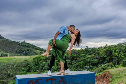 As melhores ideias e inspirações de fotos criativas para ensaio pré wedding no mirante do Saboó em São Roque'