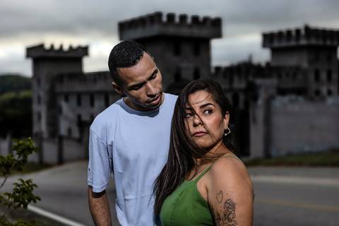 As melhores ideias e inspirações de fotos criativas para ensaio pré wedding no mirante do Saboó em São Roque'