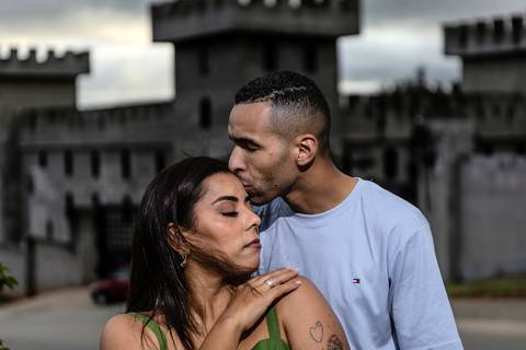 As melhores ideias e inspirações de fotos criativas para ensaio pré wedding no mirante do Saboó em São Roque'