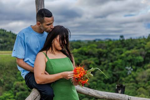 As melhores ideias e inspirações de fotos criativas para ensaio pré wedding no mirante do Saboó em São Roque'