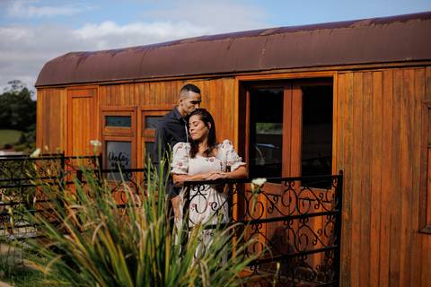 As melhores ideias e inspirações de fotos criativas para ensaio pré wedding na Vila Don Patto em São Roque'