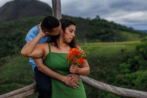 As melhores ideias e inspirações de fotos criativas para ensaio pré wedding no mirante do Saboó em São Roque'