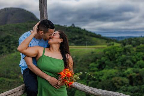 As melhores ideias e inspirações de fotos criativas para ensaio pré wedding no mirante do Saboó em São Roque'