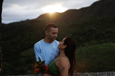 As melhores ideias e inspirações de fotos criativas para ensaio pré wedding no mirante do Saboó em São Roque'