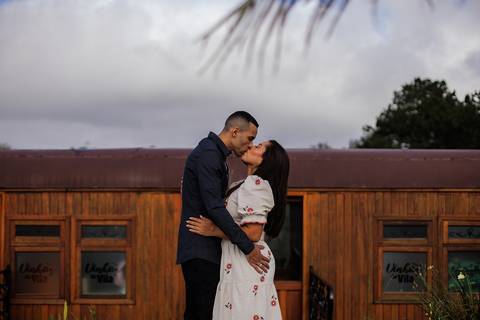 As melhores ideias e inspirações de fotos criativas para ensaio pré wedding na Vila Don Patto em São Roque'