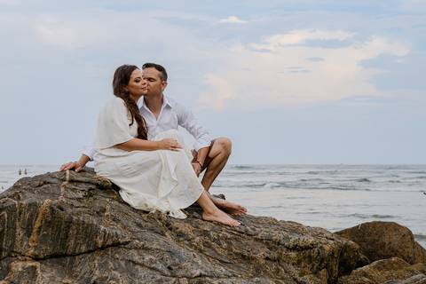As melhores ideias e inspirações de fotos criativas para ensaio pré wedding na Praia'