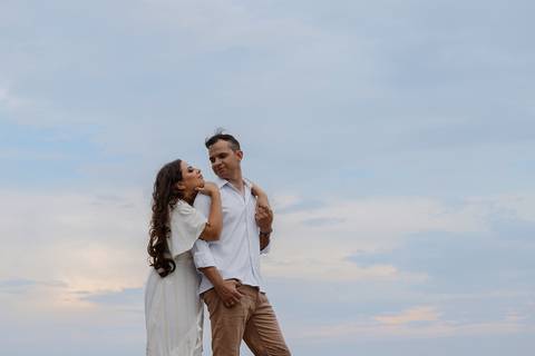 As melhores ideias e inspirações de fotos criativas para ensaio pré wedding na Praia'